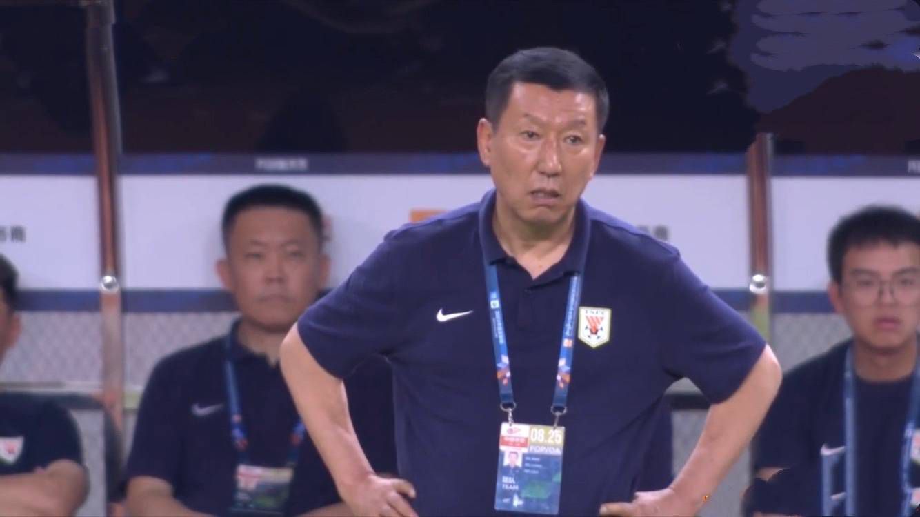 迪马尔科左路弧顶传到禁区劳塔罗门前被佩雷斯放倒裁判没有表示，随后裁判经过var提示认定为点球，恰尔汉奥卢主罚点球破门，国米1-0乌迪内斯。
